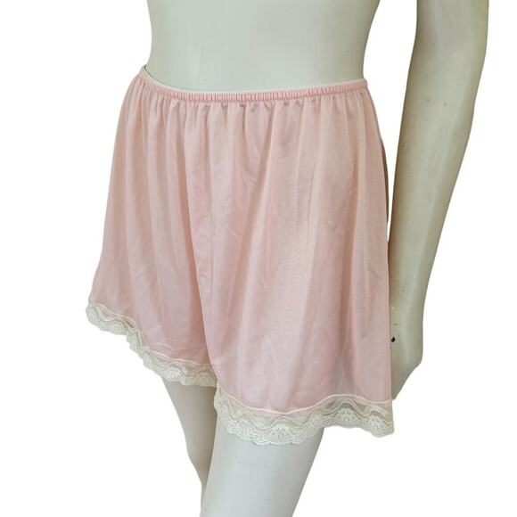 VTG Lace Trimmed High Rise Pull On Slip Shorts Lingerie in Peachy Pink SZ M - Picture 3 of 8